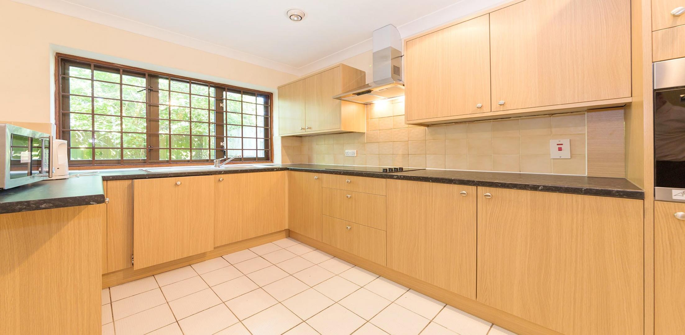 			4 Bedroom, 1 bath, 1 reception Apartment			 St Helens Gardens, LADBROKE GROVE